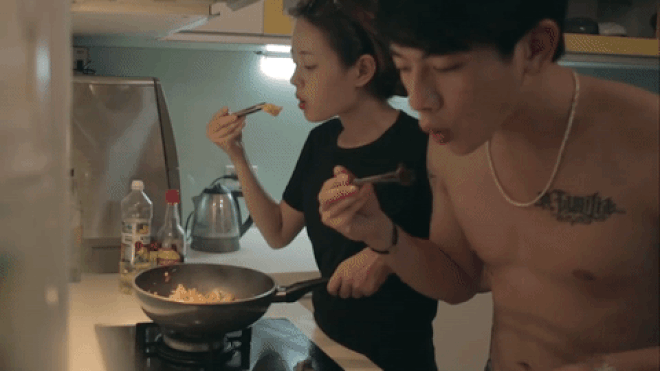 Cặp đôi Việt đốn tim cộng đồng mạng bằng clip cùng nấu ăn, nhảy múa lại còn hôn nhau Ảnh 2