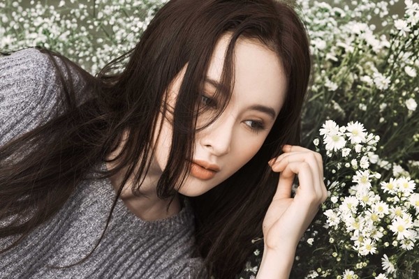 Trong thời gian tới, bộ phim "Vệ sĩ, tiểu thư và thằng khờ" mà Angela Phương Trinh tham gia cũng sẽ ra mắt khán giả yêu điện ảnh vào ngày 2/12