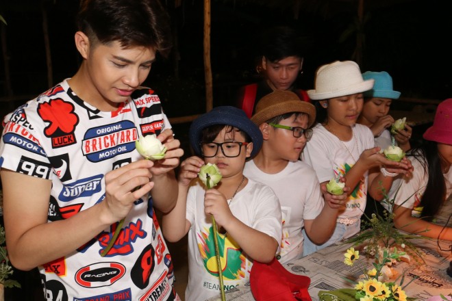 29-team-noo-phuoc-thinh-lam-hoa-dang-bang-hoa-sen-tai-ao-man-adventure