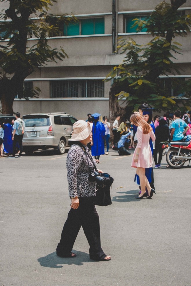 Nguồn thu từ lễ tốt nghiêp của các trường đại học cũng là vốn mưu sinh đáng kể cho nhiều nhiếp ảnh dạo. 