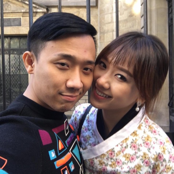 Theo thông tin trên thiệp cưới, ngày 25/12 tới đây cả hay sẽ làm lễ tại một nhà hàng sang trọng.