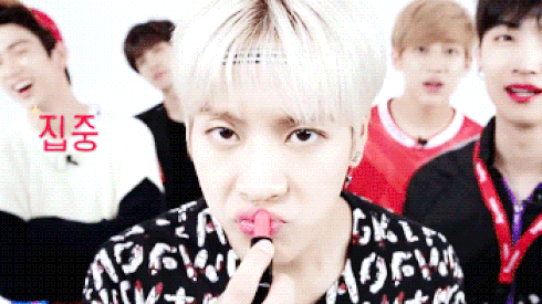 Chỉ cần nhìn cách tô son, biết ngay sao Hàn nào nằm trong hội em trai cưng của các bà chị Ảnh 2