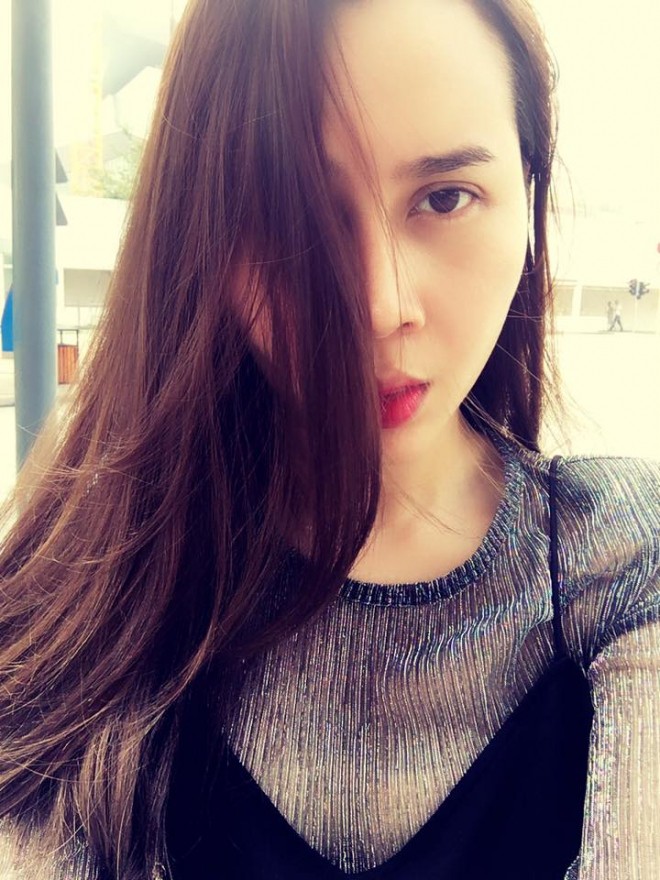 Lưu Hương Giang là hình ảnh của một nữ ca sĩ nổi tiếng ghi điểm với công chúng bởi hình ành thu hút cùng gout thời trang sành điệu. Song song với đó là hình ảnh người phụ nữ hạnh phúc biết cân bằng cuộc sống gia đình và công việc.