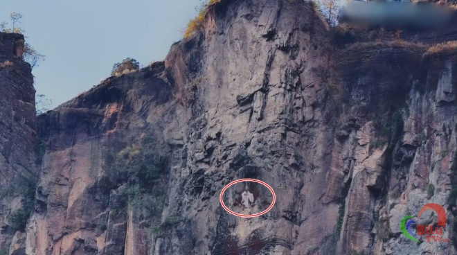 Cặp đôi số khổ Đường Yên - La Tấn bị rơi xuống vách núi dựng đứng, kỹ xảo không thể giả hơn!