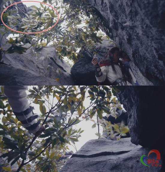 Sát thủ của đại phu nhân đều là người cận, ở khoảng cách như vậy cũng không thể phát hiện ra nam nữ chính đang ôm nhau.