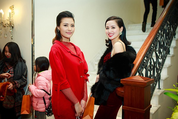 Đều đã làm mẹ nên Hồng Quế tranh thủ hỏi Tâm Tít những kinh nghiệm nuôi con nhỏ.