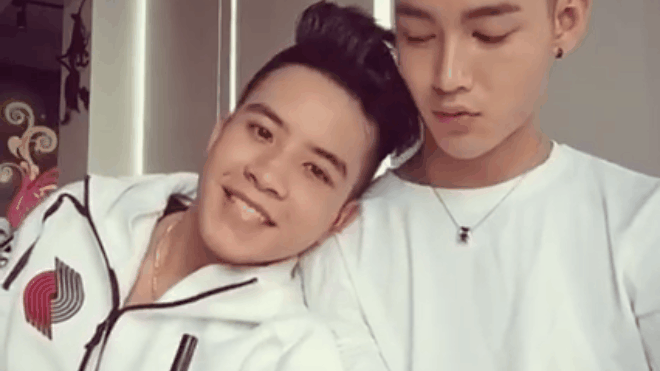 Chuyện tình nhiều sóng gió của cặp đôi 'hotboy' tỏ tình giữa phố đi bộ Ảnh 2