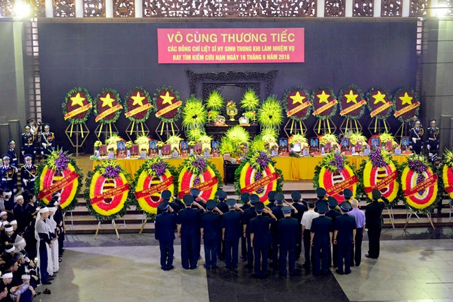 Sáng 30/6, Đảng ủy, Bộ Tư lệnh Quân chủng Phòng không - Không quân tổ chức nghi thức Lễ tang cấp cao cho 9 phi công và thành viên tổ bay máy bay CASA-212.