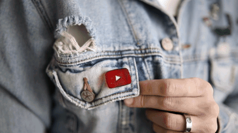 Hết sticker, giờ tới huy hiệu đinh tán 'đổ bộ' trang phục Denim Ảnh 2