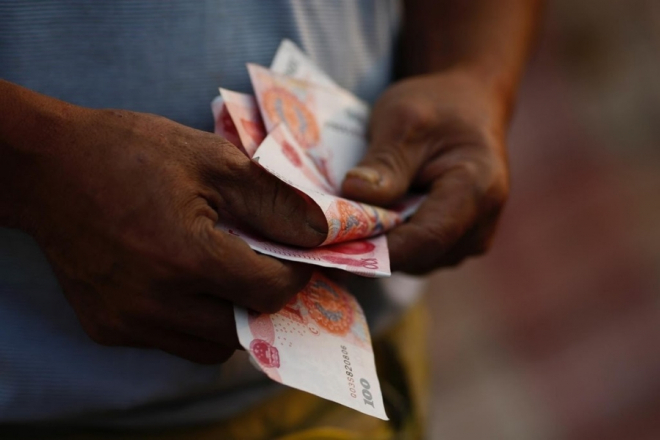 Những người lao động làm việc tại bãi phế thải mỗi tháng kiếm được từ 400 - 700 USD. Vì cuộc sống đắt đỏ, vài người bạn đồng hương của Yin đã rời Bắc Kinh. Anh chia sẻ cũng đang cân nhắc nên trở về quê hay chuyển đến một bãi phế liệu cách xa trung tâm thành phố. 