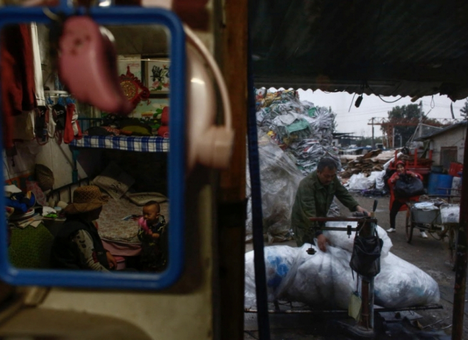 Theo dự báo đến năm 2025, Trung Quốc sẽ xả khoảng 1,4 triệu tấn rác mỗi ngày, trong khi đó, những người thu gom phế liệu có thể sẽ chuyển sang một ngành nghề khác. Do đó, số rác thải này có thể được chôn hoặc đốt tiêu huỷ. 