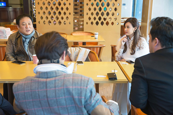 Ngay sau đó, Midu tiếp tục có buổi gặp gỡ và làm việc với các đối tác Hàn Quốc. 