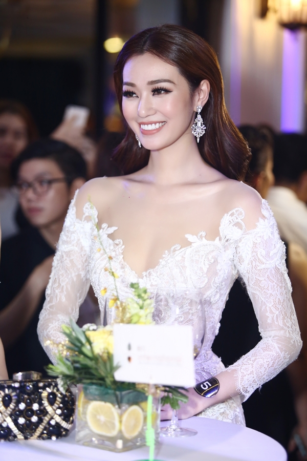 Người đẹp rạng rỡ, xinh đẹp ở mọi góc nhìn.