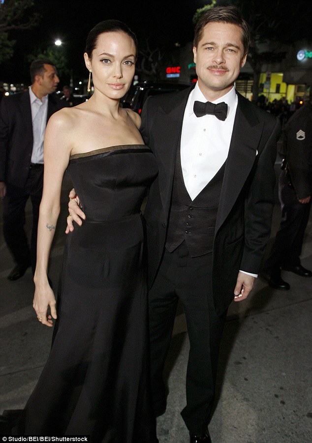 Angelina Jolie đang muốn chuyển đến Luân Đôn để sinh sống cùng 6 đứa con. Đồng thời, cô cũng muốn thực hiện giấc mơ trở thành một Tổng thư ký Liên Hiệp Quốc. 