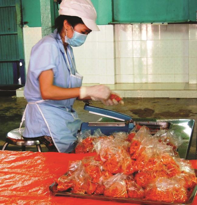 Rau từ bãi rác được chế biến thành cải bắc thảo