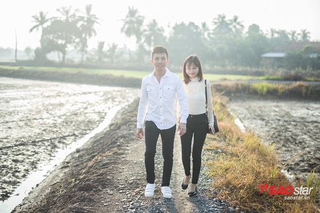 Sáng sớm 8/12 vợ chồng doanh nhân Nhật Minh xuất hiện giản dị tại huyện Thạch Hóa - Long An để trao nhà từ thiện.