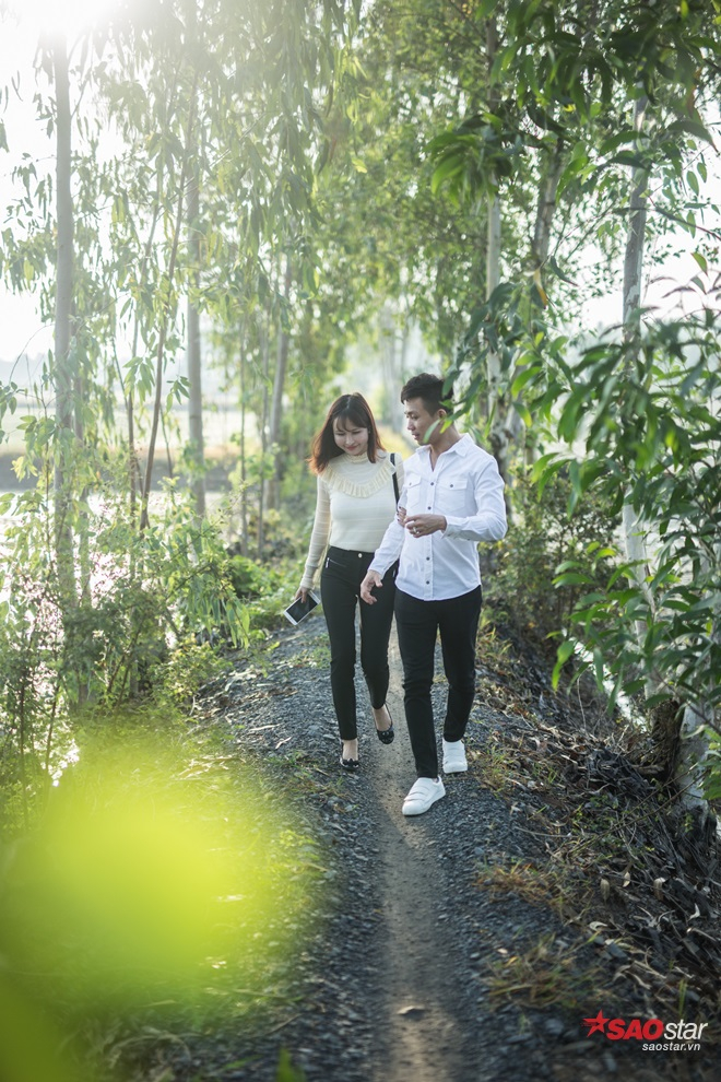 Đường xa và khó đi.