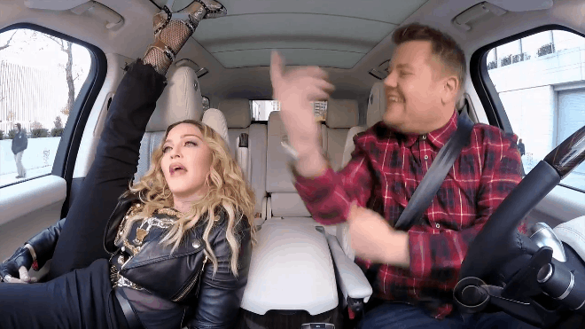 Nữ hoàng nhạc Pop Madonna liên tục tung vũ đạo quái chiêu, 'quậy banh nóc' Carpool Karaoke Ảnh 2