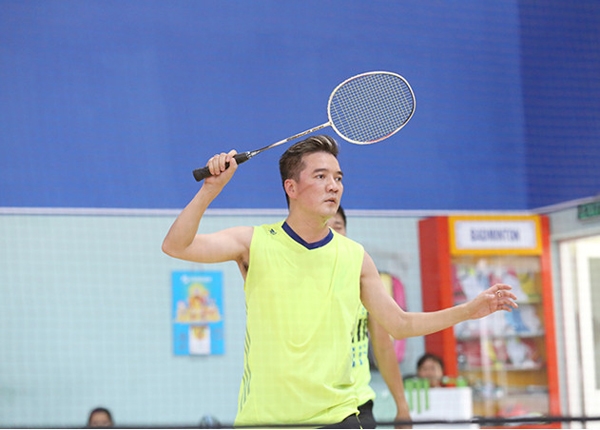 Trong khi đó, Đàm Vĩnh Hưng lại dành nhiều thời gian tập gym và chơi các môn thể thao như cầu lông.