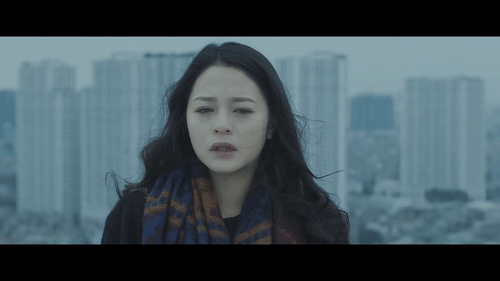 Cận cảnh cô gái gây tò mò phía sau MV đầy tranh cãi của Soobin Hoàng Sơn Ảnh 2