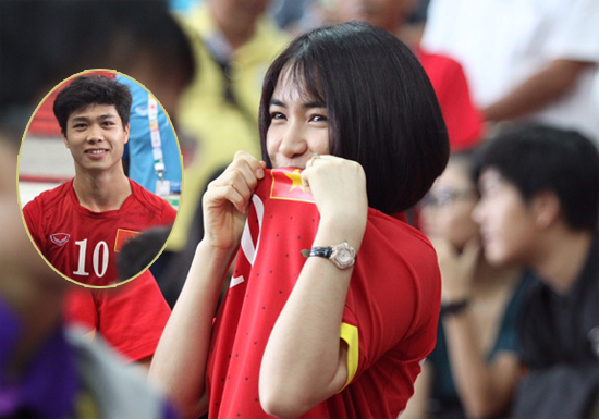 Cô thường xuyên đi cổ vũ chân sút trong các trận đấu.