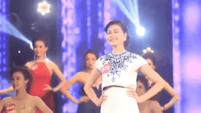 Đây có lẽ là người đẹp có màn nhận giải 'diễn sâu' nhất 2016! Ảnh 2