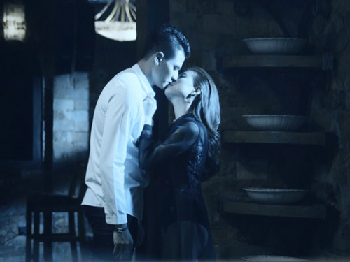 Màn khóa môi nóng bỏng