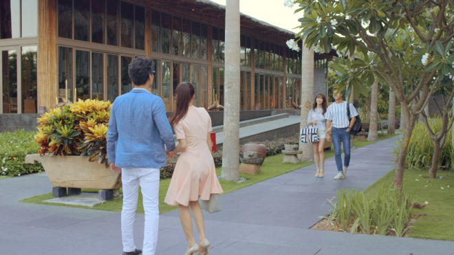 6-khong-hieu-da-co-chuyen-gi-xay-ra-ma-linh-va-phong-lai-nam-tay-dung-luc-junsu-va-cynthia-di-toi