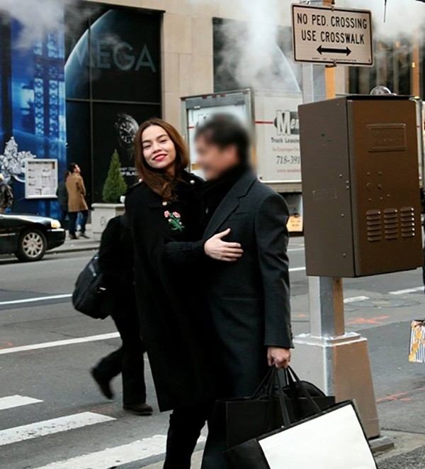 Hồ Ngọc Hà "tay trong tay"