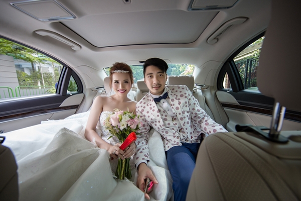 Cặp đôi háo hức trong lễ đón dâu.