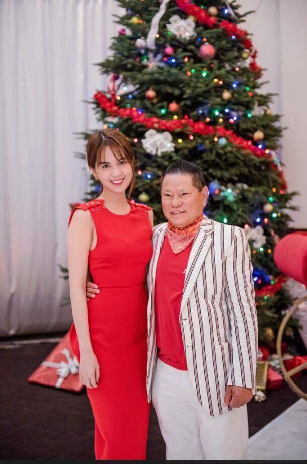 Mới đây, con dâu của ông Hoàng Kiều cũng chia sẻ hình ảnh cha mình và bạn gái Ngọc Trinh trên Facebook cá nhân.