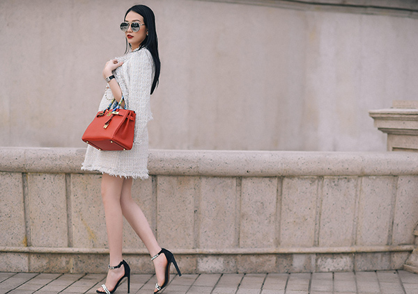 Nhưng cô vẫn giữ được vóc dáng thon gọn, quyến rũ.