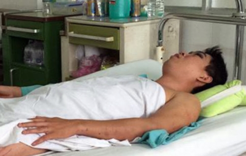 nguoi-cha-2-gio-lay-than-che-cho-con-khi-10-can-nha-do-sap-29-073728