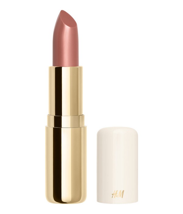 Cream lipstick - son dạng kem của H&M với giá chưa đến 10 đô (220K/cây). Thỏi son mạ vàng đẹp chẳng khác gì thỏi Bobbi Brown giá 32 đô (khoảng 724K/thỏi) 