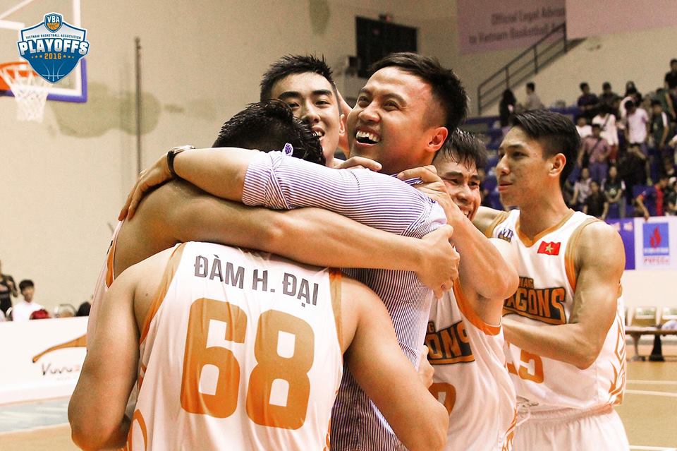 Không chỉ tiếp quản tốt công việc kinh doanh của gia đình sau khi đi học ở Mỹ về, Lê Đăng Khoa còn thực hiện những dự án của riêng mình khiến nhiều người kinh ngạc bởi khả năng làm việc không ngừng nghỉ của anh. Làng du lịch Tre Việt là một minh chứng “dám nghĩ dám làm” của anh chàng “soái ca” này, từ một vùng đất bùn sình vậy mà chỉ cần qua tay Lê Đăng Khoa, nơi đây trở thành một khu du lịch “đình đám” là điểm đến của 170.000 lượt khách sau 1 năm hoạt động, và còn là nơi đồng hành cùng cuộc thi Hoa Hậu Việt Nam 2016 vừa qua.