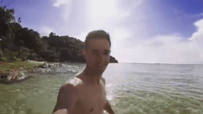 'Chàng Tây bán chuối' ở Hội An gây sốt mạng xã hội vì quá đẹp trai Ảnh 2