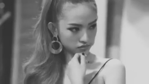 Hé lộ clip hậu trường chụp ảnh đẹp không thể chê của hotgirl Thúy Vi Ảnh 2