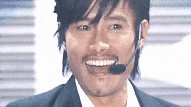 Netizen phát hoảng với nụ cười… quá nhiều răng của Lee Byung Hun trên sân khấu Ảnh 2