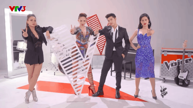 Tóc Tiên sexy không kém Phạm Hương trong cùng thiết kế của Lê Thanh Hòa Ảnh 2