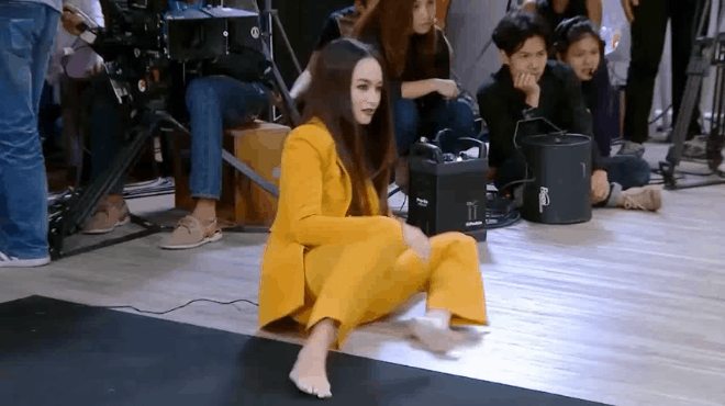 Để giành chiến thắng đầu tiên của The Face, Bee Namthip phải 'lăn xả' thị phạm như thế này! Ảnh 2