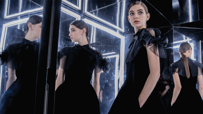 Tuần lễ thời trang trở nên thú vị hơn nhờ những tấm ảnh ý nghĩa thế này! Ảnh 2