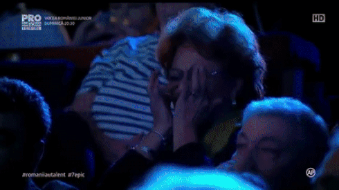 Dù không có tay, cô bé 14 tuổi này vẫn khiến cả khán phòng rơi nước mắt ngay khi vừa cất giọng hát Ảnh 2