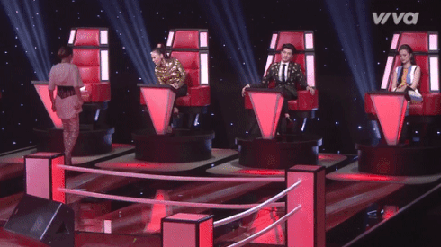 Thích thú với khoảnh khắc Thu Minh 'chỉnh' dáng đi của Tóc Tiên ngay trên sân khấu Giọng hát Việt Ảnh 2