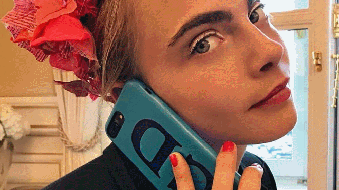 Đâu cần đính kết rườm rà, sao Hollywood giờ chỉ chuộng mẫu case đơn giản mà sang chảnh hết nấc này! Ảnh 2