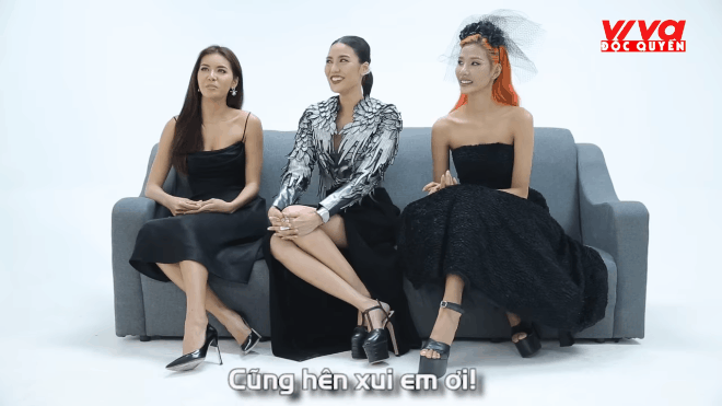 Chỉ với 30s, bạn sẽ thấy bộ ba HLV The Face Việt Nam 2017 chẳng 'hiền lành' gì đâu! Ảnh 2