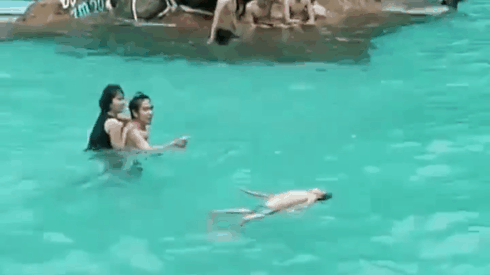 Clip: Cậu bé bị đuối nước trước hàng trăm người nhưng không ai biết Ảnh 2