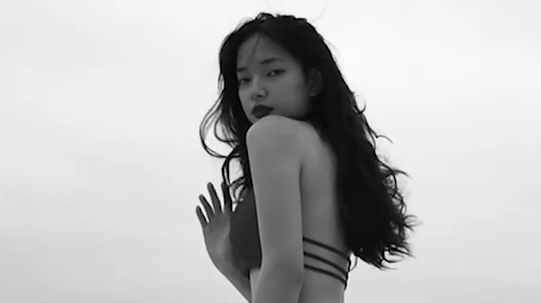 Châu Bùi khoe 3 vòng nóng bỏng mắt, ai xem xong cũng muốn lao ra biển ngay thôi! Ảnh 2