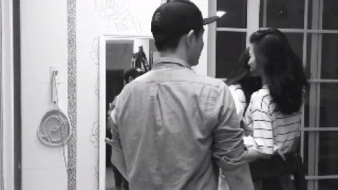 Hát chưa tốt, Han Sara lại nhõng nhẽo ôm Đông Nhi đáng yêu thế này đây! Ảnh 2