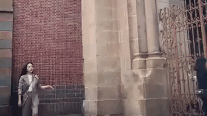 'Chết cười' khi cô Ly bắt chước 'thánh lầy' Jang Do Yoen tạo dáng thảm đỏ! Ảnh 2