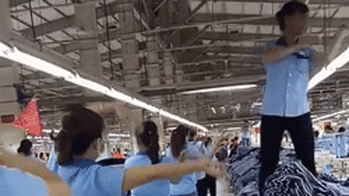 50.000 công nhân 'quẩy' giữa giờ làm việc trên nền nhạc sôi động ở Sài Gòn Ảnh 2